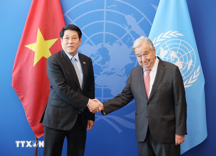 Chủ tịch nước Lương Cường gặp Tổng Thư ký Liên hợp quốc Antonio Guterres. Ảnh: TTXVN.
