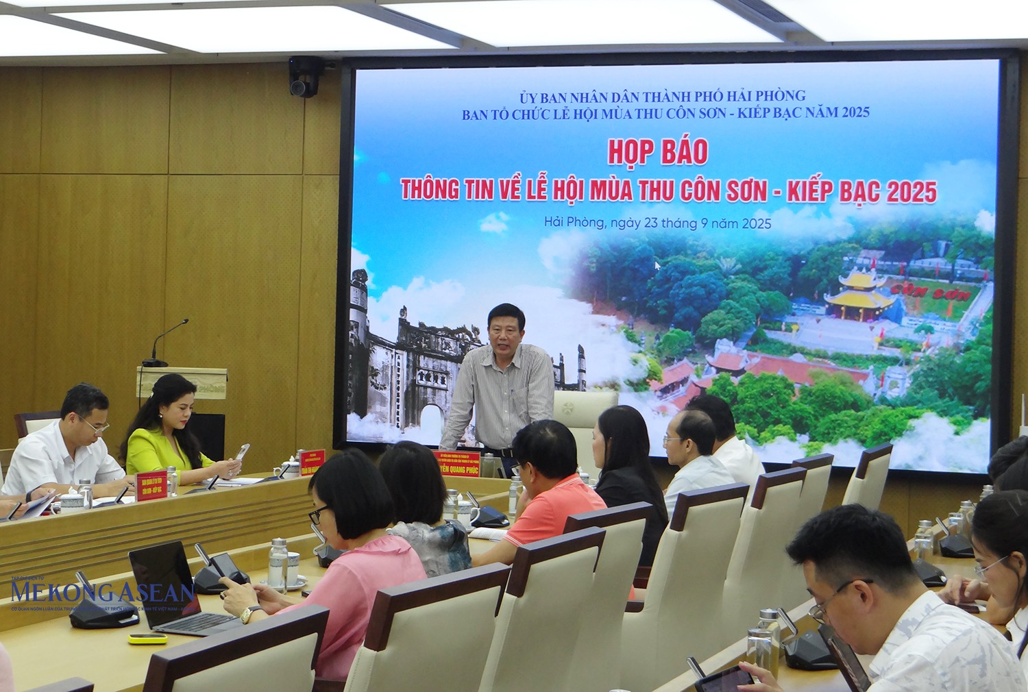 Ông Nguyễn Quang Phúc, Ủy viên Ban Thường vụ Thành ủy, Trưởng Ban Tuyên giáo và Dân vận Thành ủy Hải Phòng, Phó Trưởng ban Ban tổ chức lễ hội, Trưởng Tiểu ban tuyên truyền phát biểu tại buổi họp báo, chiều 23/9. Ảnh: Phùng Nguyện/Mekong ASEAN.