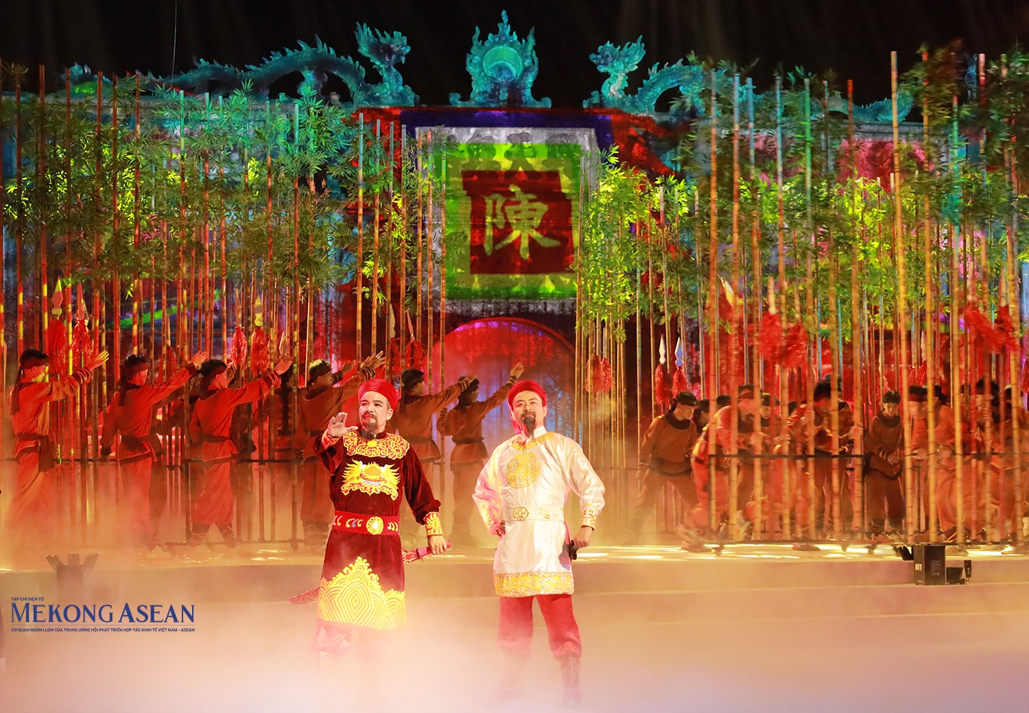 Tái hiện cảnh Quốc công Tiết chế Trần Hưng Đạo chỉ huy, chiến đấu tại lễ hội mùa thu Côn Sơn - Kiếp Bạc. Ảnh tư liệu/Phùng Nguyện/Mekong ASEAN.