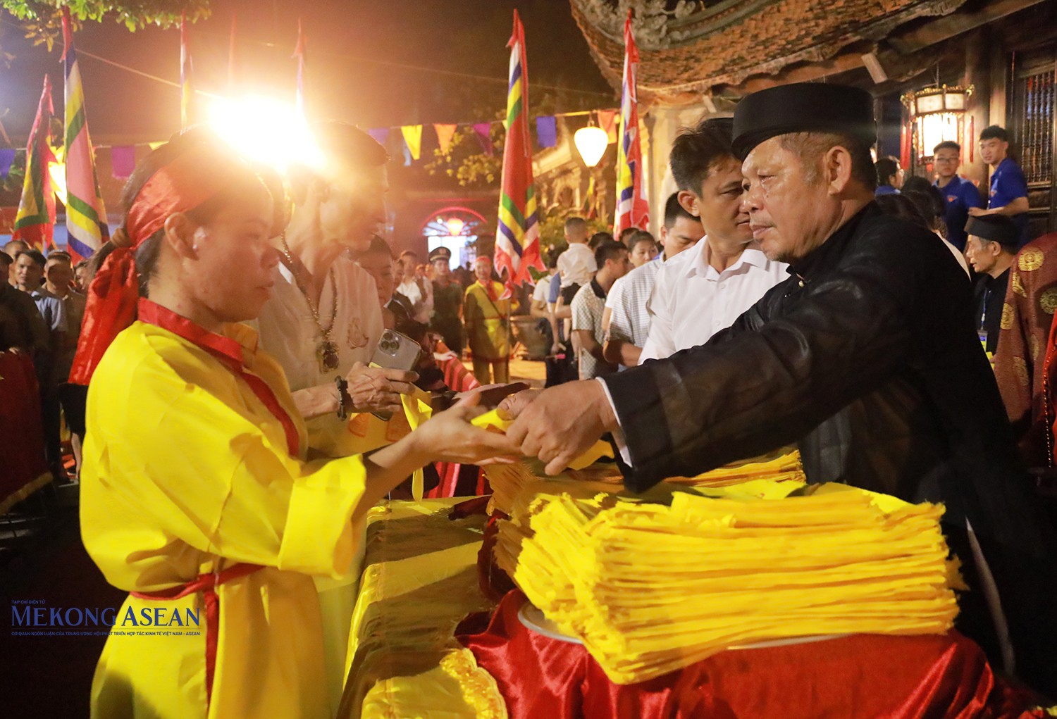 Nghi lễ ban ấn đền Kiếp Bạc. Ảnh tư liệu/Phùng Nguyện/Mekong ASEAN.