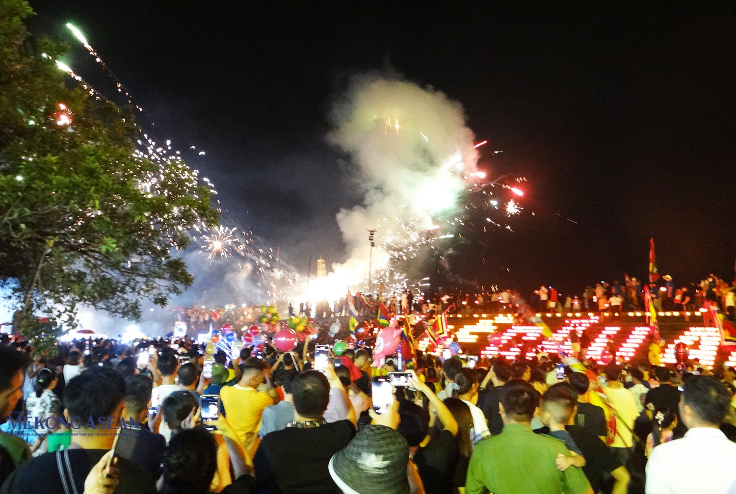 Đông đảo người dân và du khách tham dự Lễ Cầu an. Ảnh tư liệu/Phùng Nguyện/Mekong ASEAN.