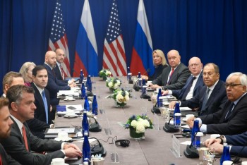 Ngoại trưởng Mỹ và Nga họp kín, thúc đẩy đối thoại về Ukraine