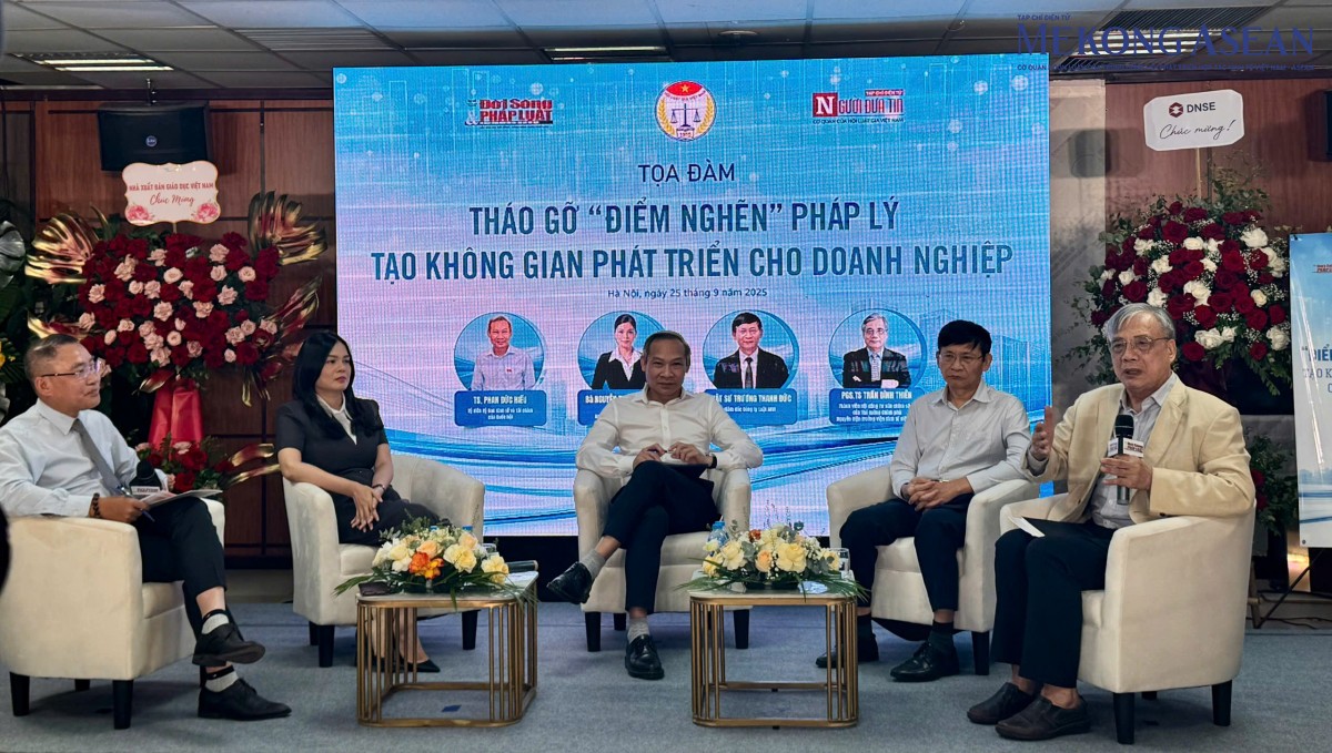 Đã đến lúc 'đưa cuộc sống vào nghị quyết, pháp luật'