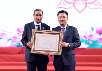 Huấn luyện viên Mai Đức Chung nhận danh hiệu Anh hùng Lao động