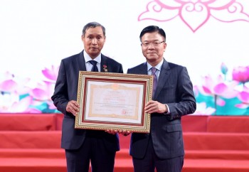 Huấn luyện viên Mai Đức Chung nhận danh hiệu Anh hùng Lao động