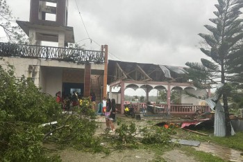 Philippines sơ tán 400.000 người vì cơn bão mới Bualoi