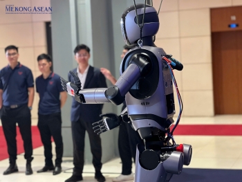 Cận cảnh mẫu robot hình người của Việt Nam 