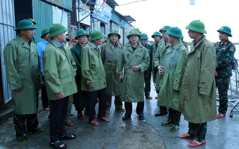 Phó Thủ tướng chỉ đạo, Nghệ An lưu ý thêm đến nguy cơ lũ quét, sạt lở, lũ ống tại miền núi; cần có phân công cụ thể các đoàn công tác kiểm tra, chỉ đạo ngay từ bây giờ. Nguồn: VGP.