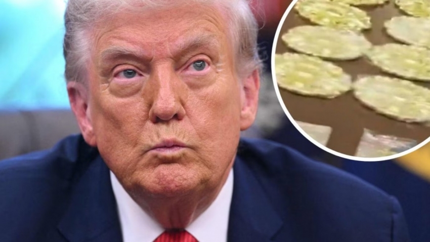 Tổng thống Trump khoe đồ trang trí bằng vàng ở Nhà Trắng