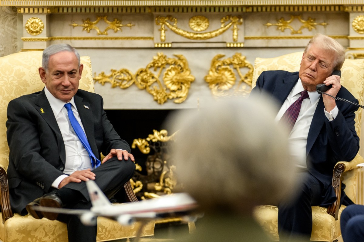 Tổng thống Donald Trump chủ trì cuộc điện đàm ba bên với Thủ tướng Benjamin Netanyahu của Israel và Thủ tướng Mohammed bin Abdulrahman bin Jassim Al Thani của Qatar tại Phòng Bầu Dục ngày 29/9. Ảnh: Nhà Trắng