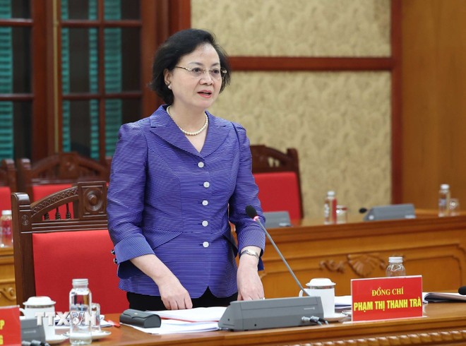 Phó Trưởng Ban Tổ chức Trung ương, Bộ trưởng Bộ Nội vụ phát biểu. 