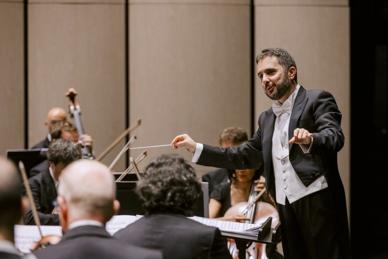 Nhạc trưởng Alberto Maniaci.