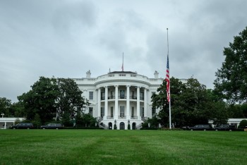 Mỹ sẽ sa thải hàng loạt nhân viên nếu chính phủ tiếp tục đóng cửa