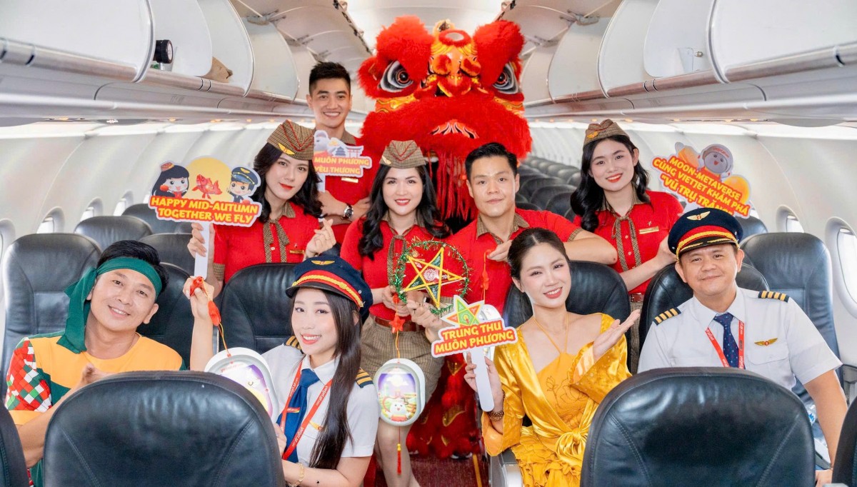 Vietjet mang bữa tiệc Trung thu độc đáo đến với hành khách trên độ cao 10.000 mét