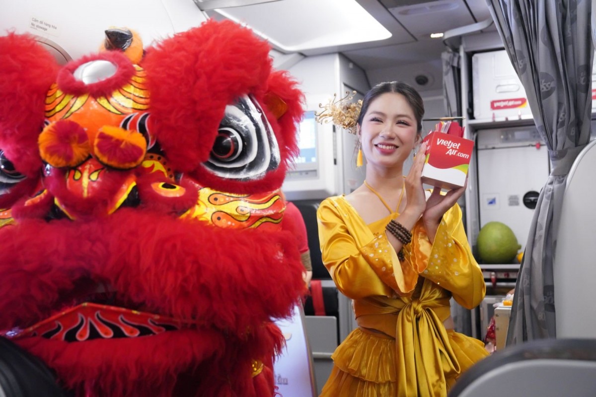 Vietjet mang bữa tiệc Trung thu độc đáo đến với hành khách trên độ cao 10.000 mét