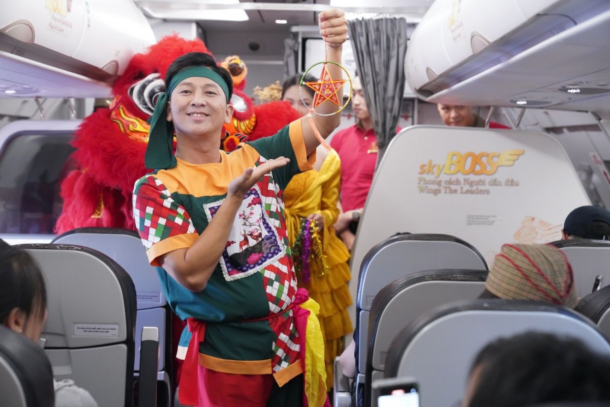 Vietjet mang bữa tiệc Trung thu độc đáo đến với hành khách trên độ cao 10.000 mét