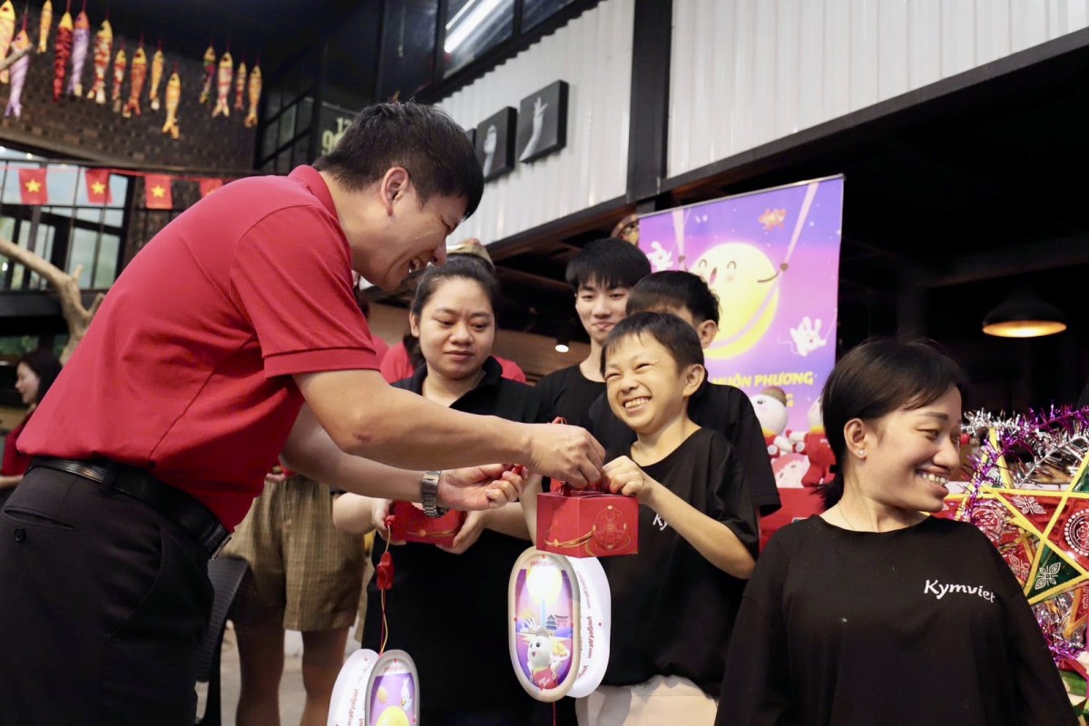 Vietjet mang bữa tiệc Trung thu độc đáo đến với hành khách trên độ cao 10.000 mét