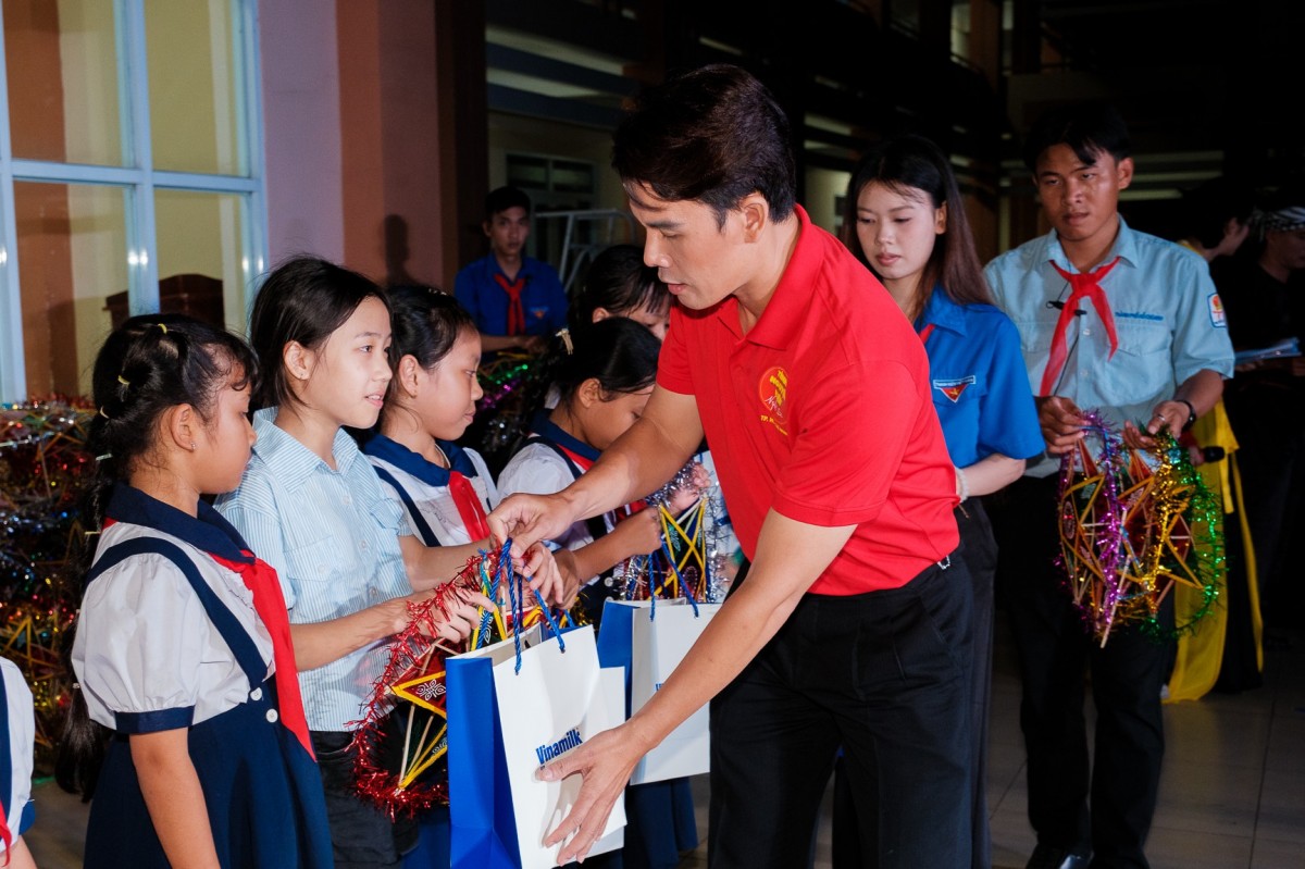 Vinamilk mang Tết Trung thu đến hơn 10.000 trẻ em trên cả nước