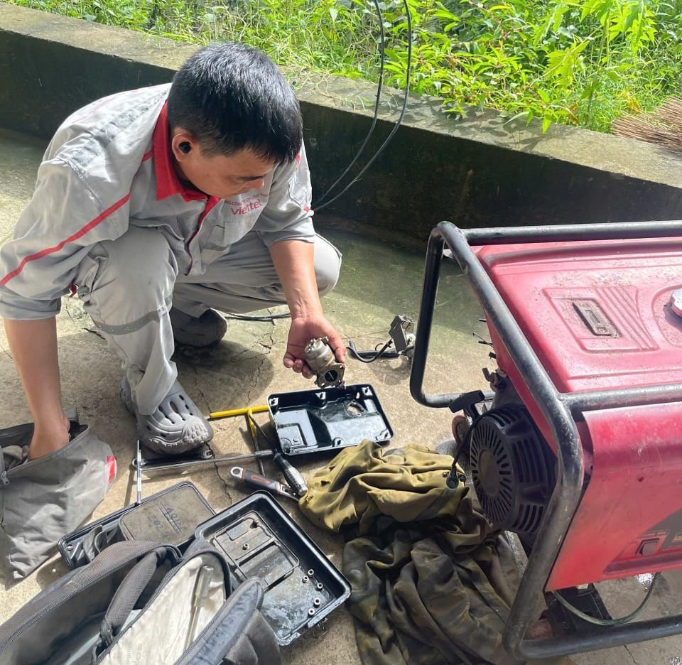 Viettel Construction: Giữ vững 'mạch máu thông tin' giữa lòng bão lũ