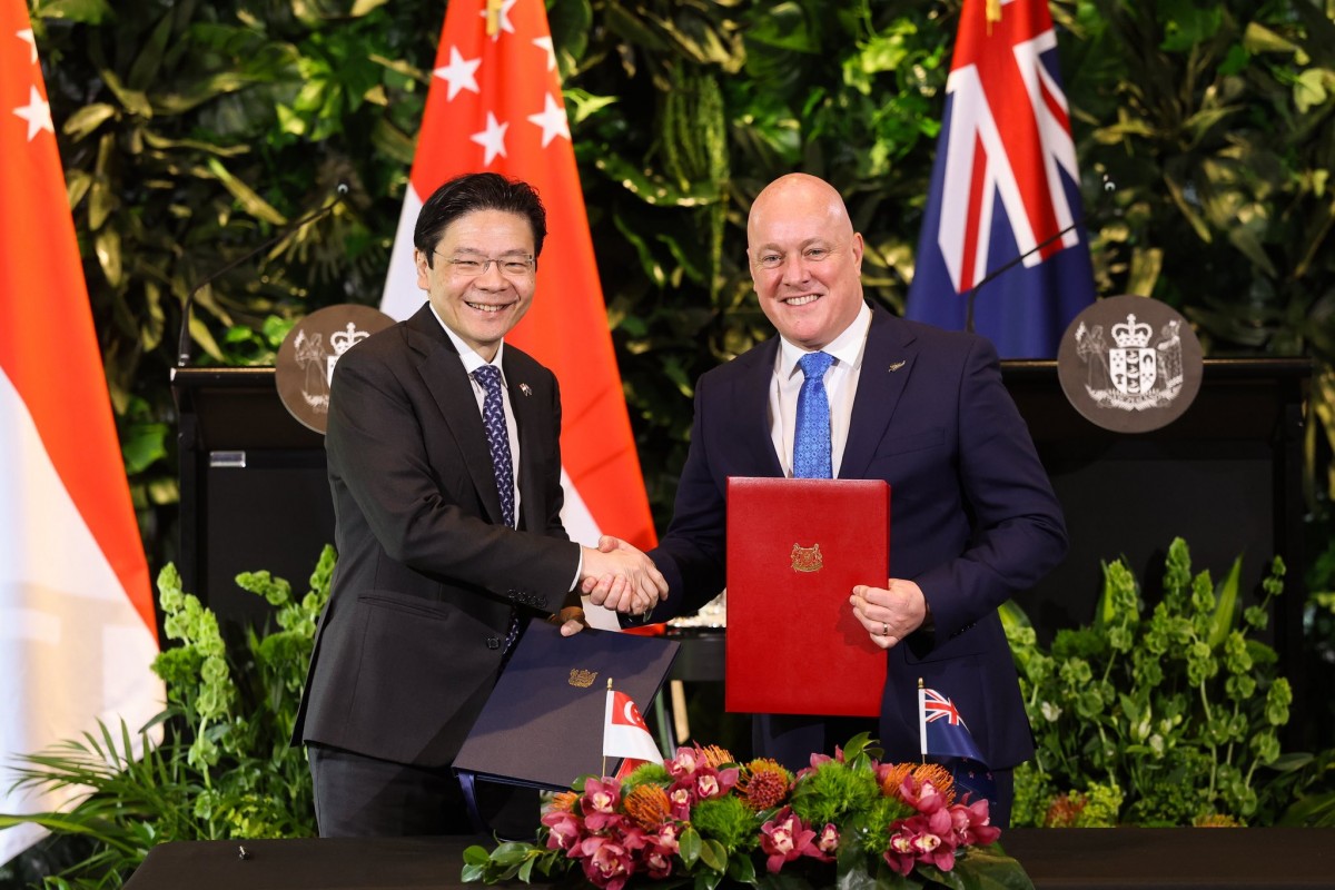 Thủ tướng Singapore Lawrence Wong và người đồng cấp New Zealand Christopher Luxon tại Auckland ngày 10/10. Ảnh: Facebook/@Lawrence Wong