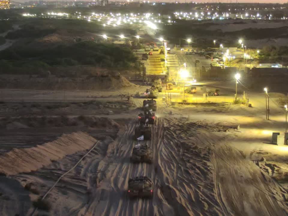 Xe tăng và binh sĩ Israel rút quân. Ảnh: Times of Israel