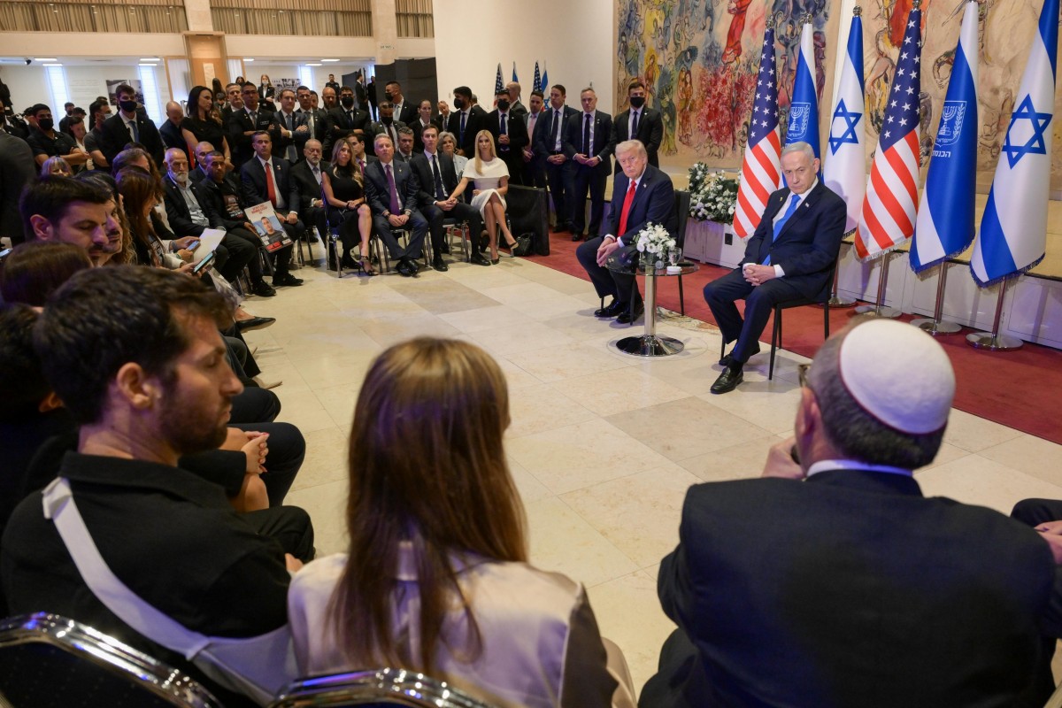 Tổng thống Donald Trump và Thủ tướng Benjamin Netanyahu gặp gỡ gia đình các con tin ngày 13/10. Ảnh: Văn phòng Thủ tướng Israel