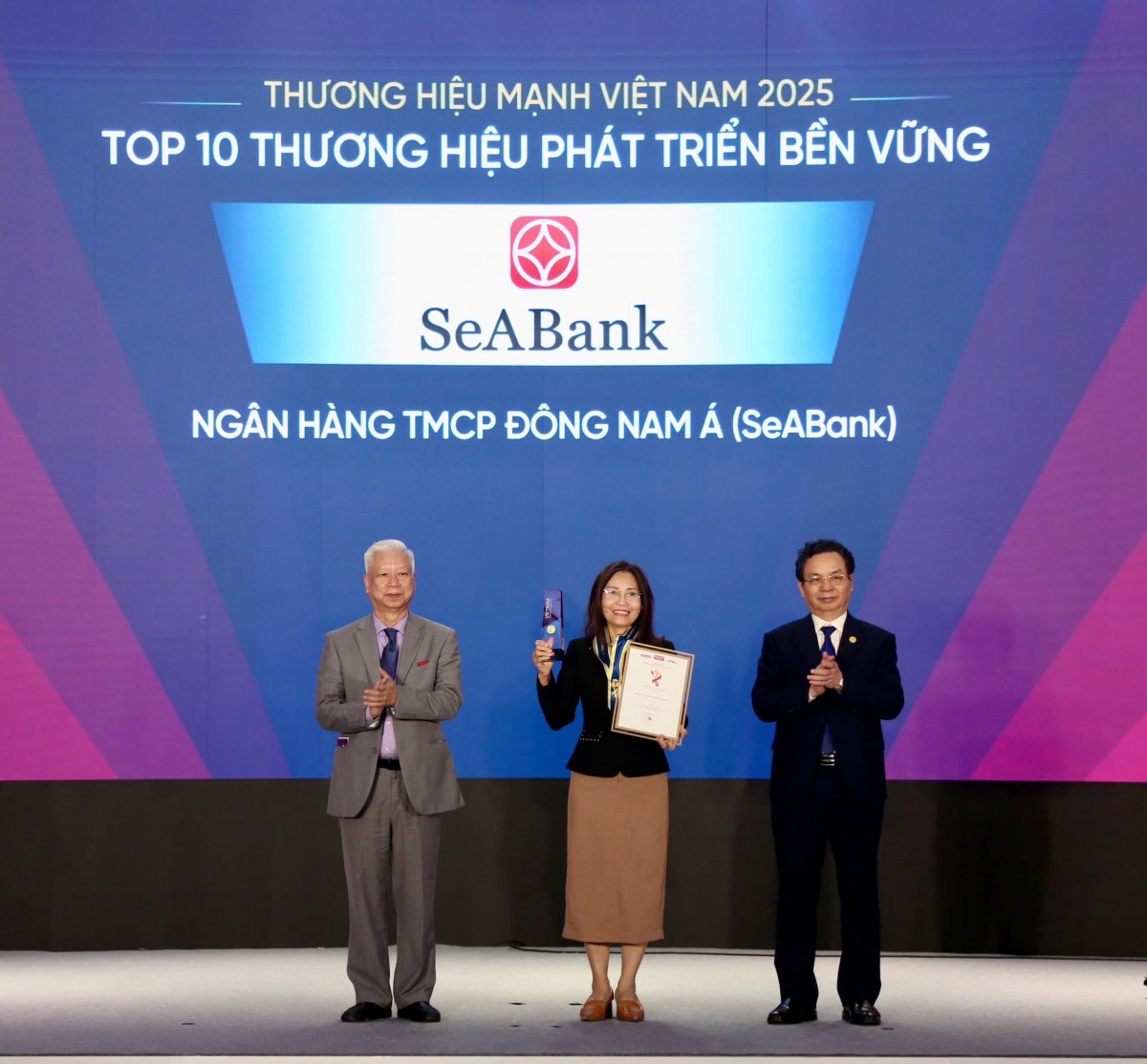 SeABank giữ vững danh hiệu Thương hiệu mạnh Việt Nam 17 năm liên tiếp