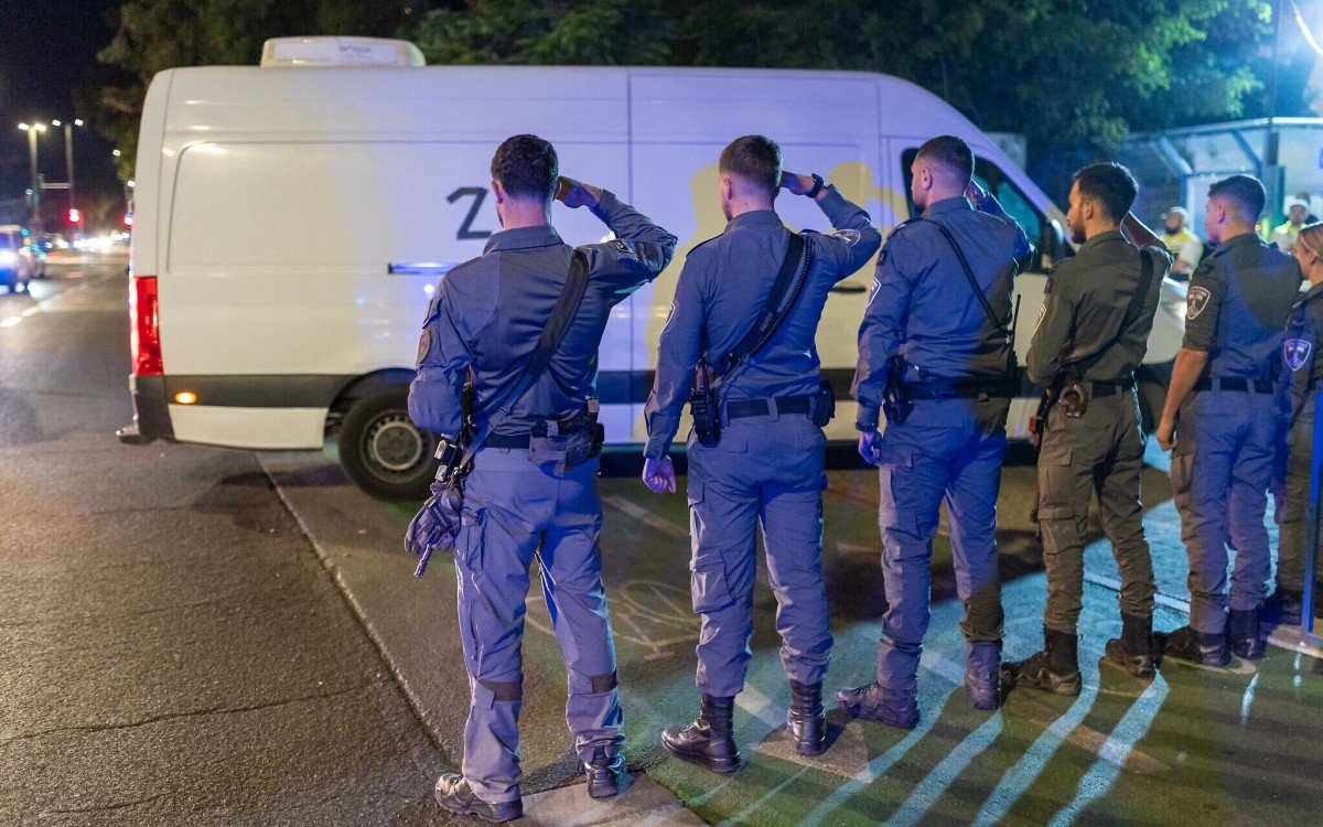 Lực lượng an ninh Israel hộ tống đoàn xe chở thi thể con tin đến Viện Pháp y Abu Kabir ở Tel Aviv, ngày 13/10. Ảnh: Times of Israel