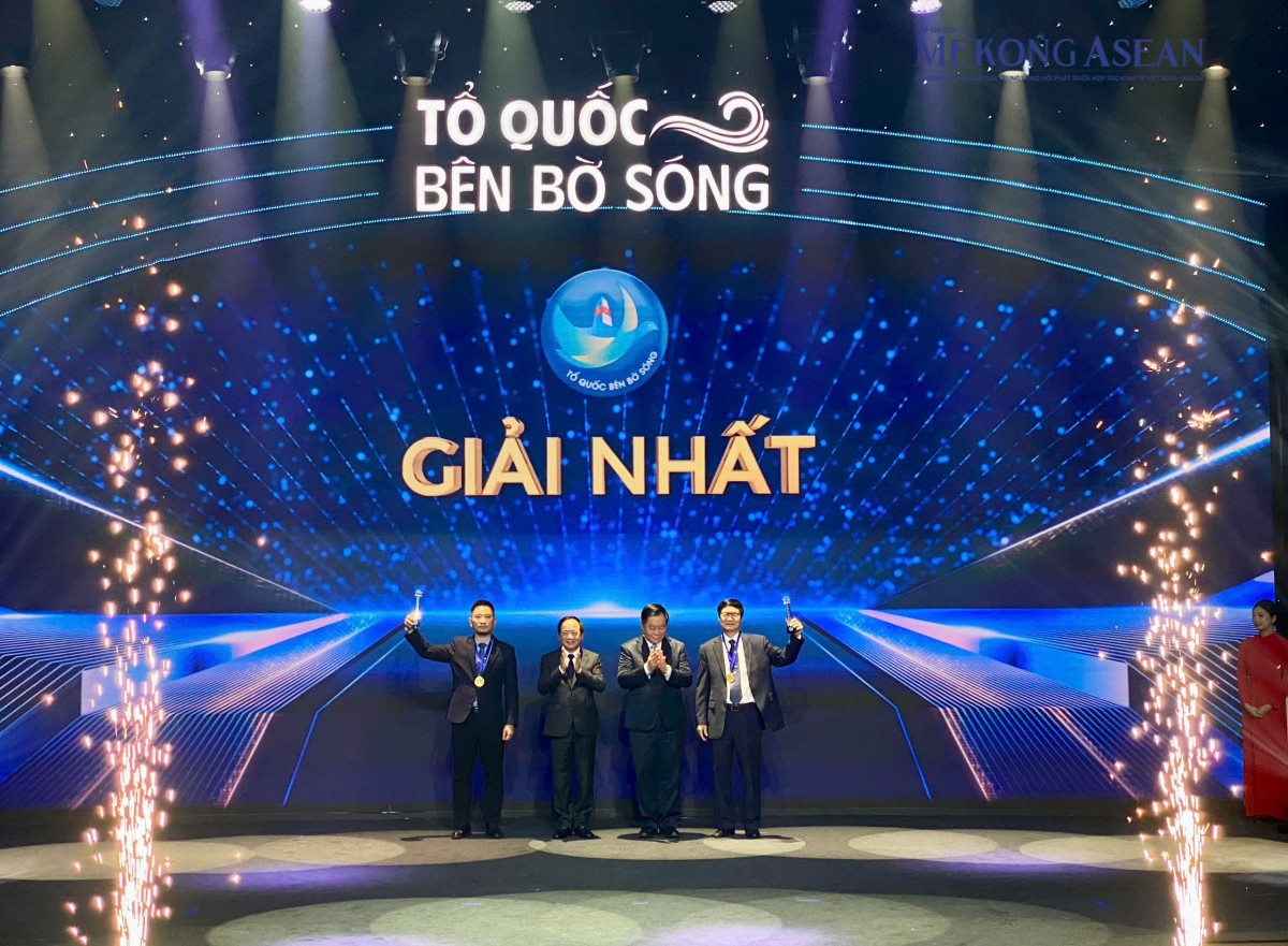 Vinh danh những tác phẩm xuất sắc tại lễ trao giải 'Tổ quốc bên bờ sóng'