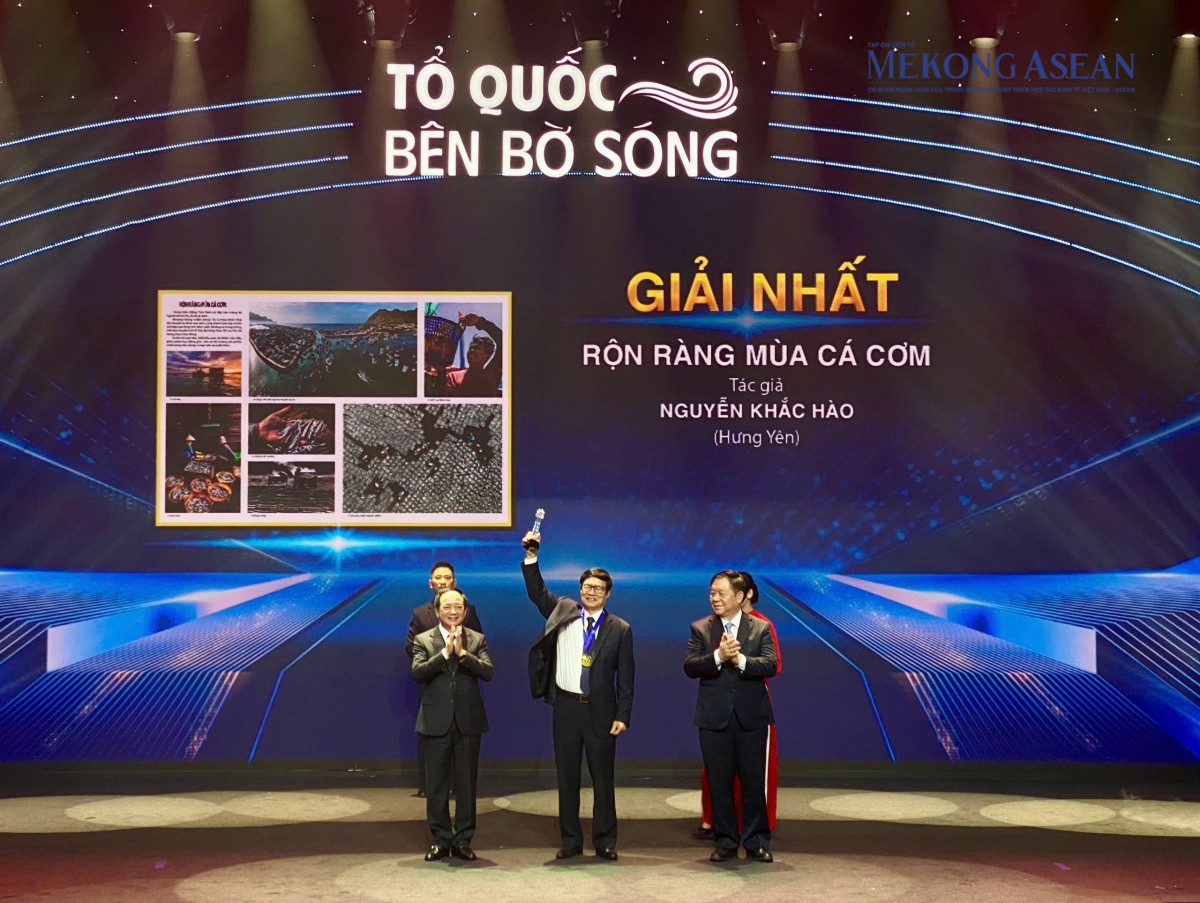 Vinh danh những tác phẩm xuất sắc tại lễ trao giải 'Tổ quốc bên bờ sóng'