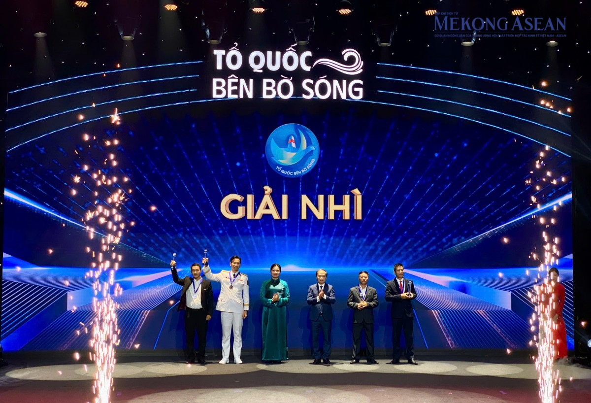 Vinh danh những tác phẩm xuất sắc tại lễ trao giải 'Tổ quốc bên bờ sóng'