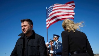 Ông Zelensky tới Washington, kỳ vọng về cuộc hội đàm với ông Trump