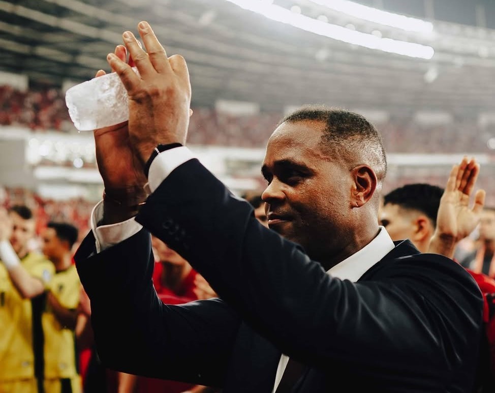 HLV Patrick Kluivert chia tay đội tuyển Indonesia sau 8 trận đấu (3 thắng, 1 hòa, 4 thua). Ảnh: Instagram/@patrickkluivert9