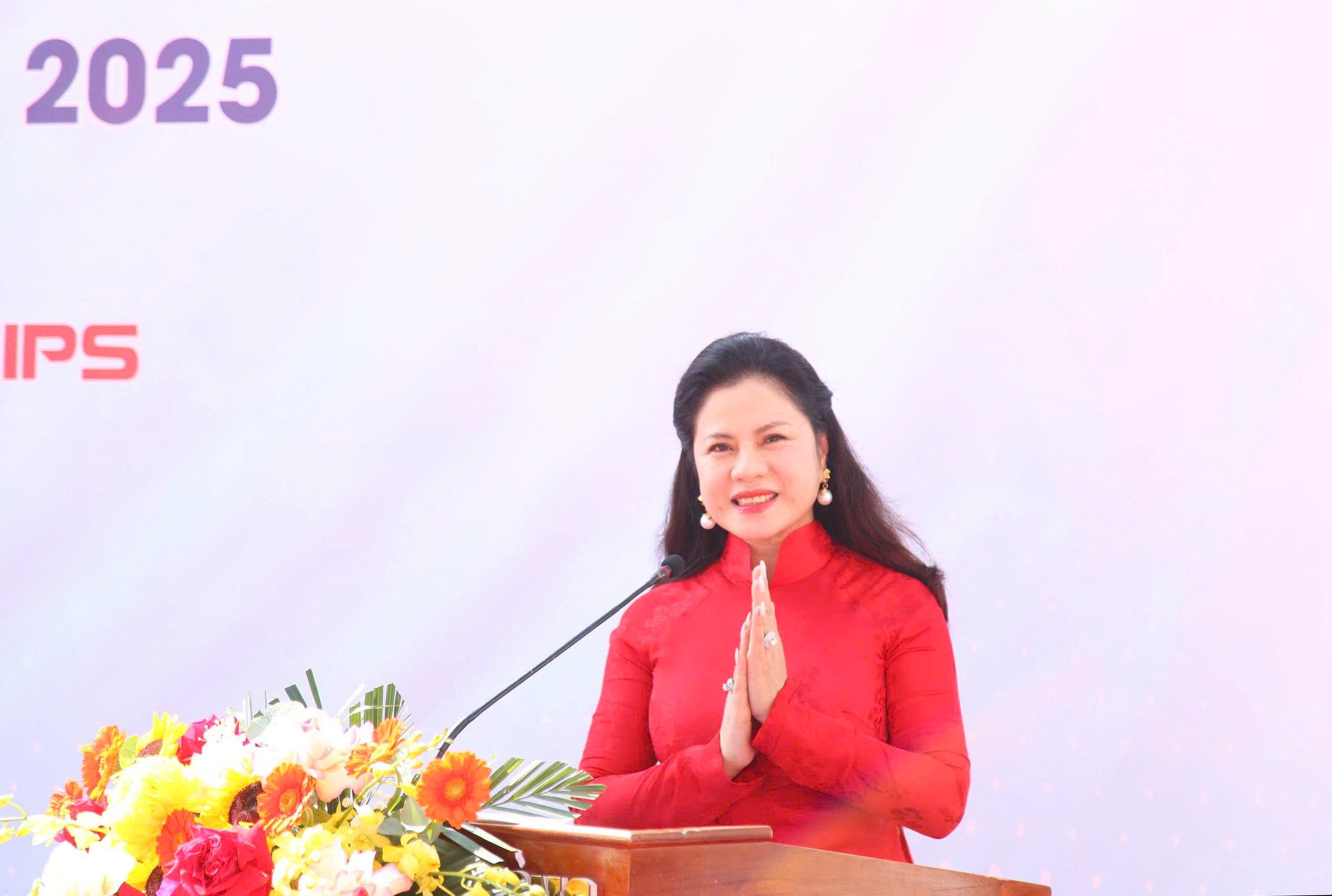 Bà Trần Thị Hoàng Mai, Giám đốc Sở Văn hoá, Thể thao và Du lịch thành phố Hải Phòng phát biểu khai mạc sự kiện. Ảnh: Bản tin VH,TT&DL Hải Phòng.