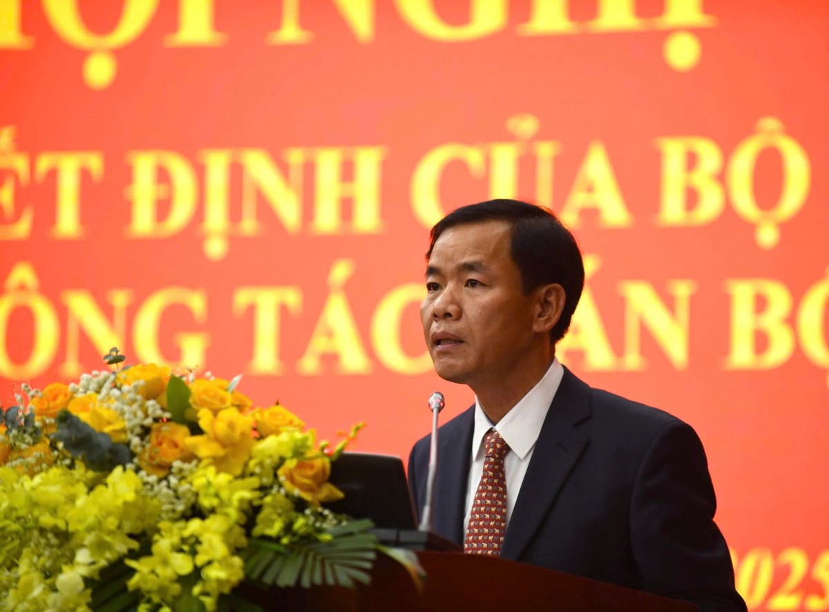 tân Bí thư Tỉnh ủy Quảng Trị Nguyễn Văn Phương phát biểu nhận nhiệm vụ.