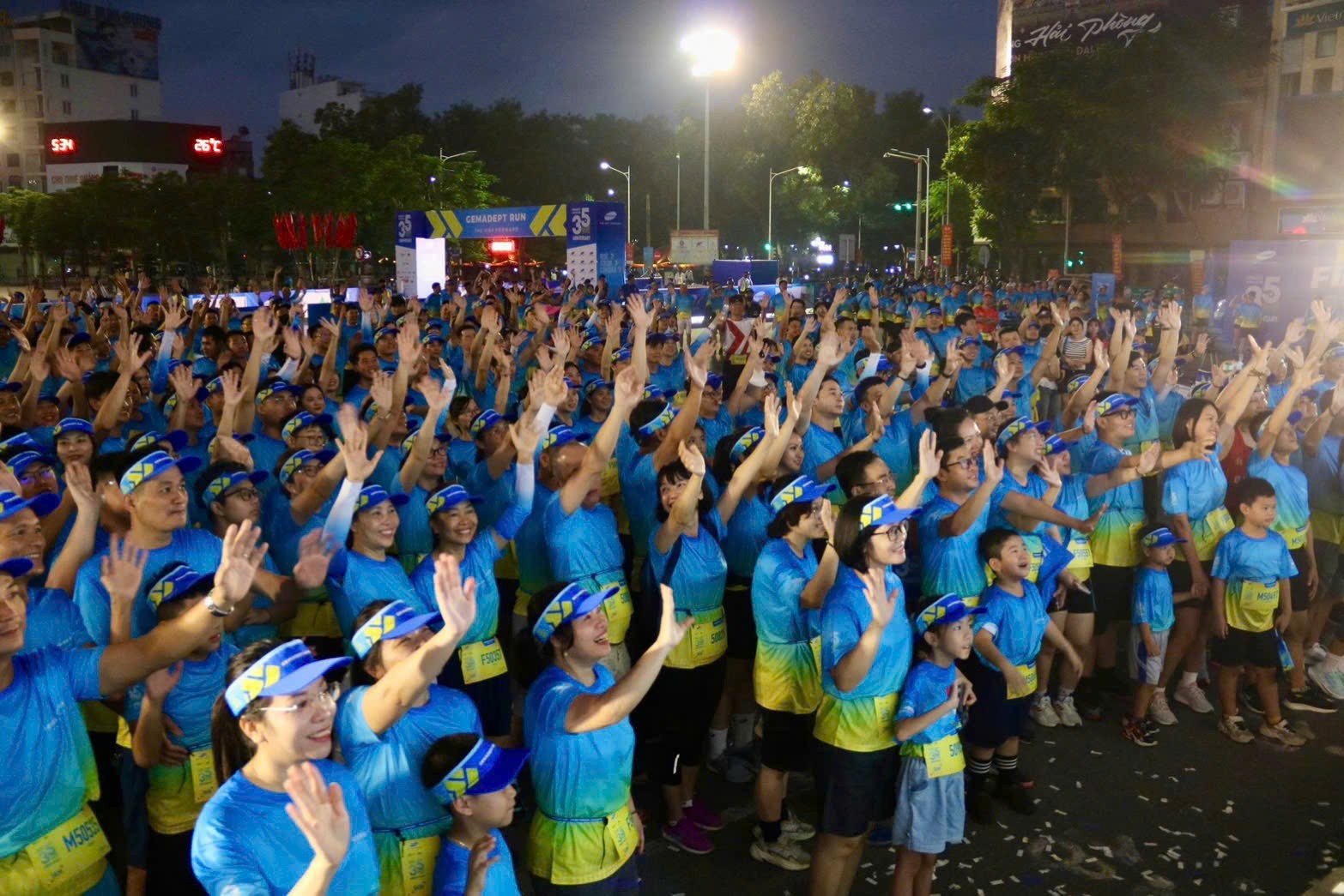 Giải chạy thu hút hơn 1.000 vận động viên tham gia. Ảnh: Quang Phú.