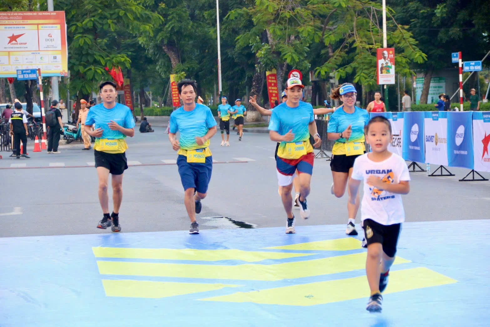 Giải chạy thu hút cả những vận động viên nhí tham gia. Ảnh: Quang Phú.