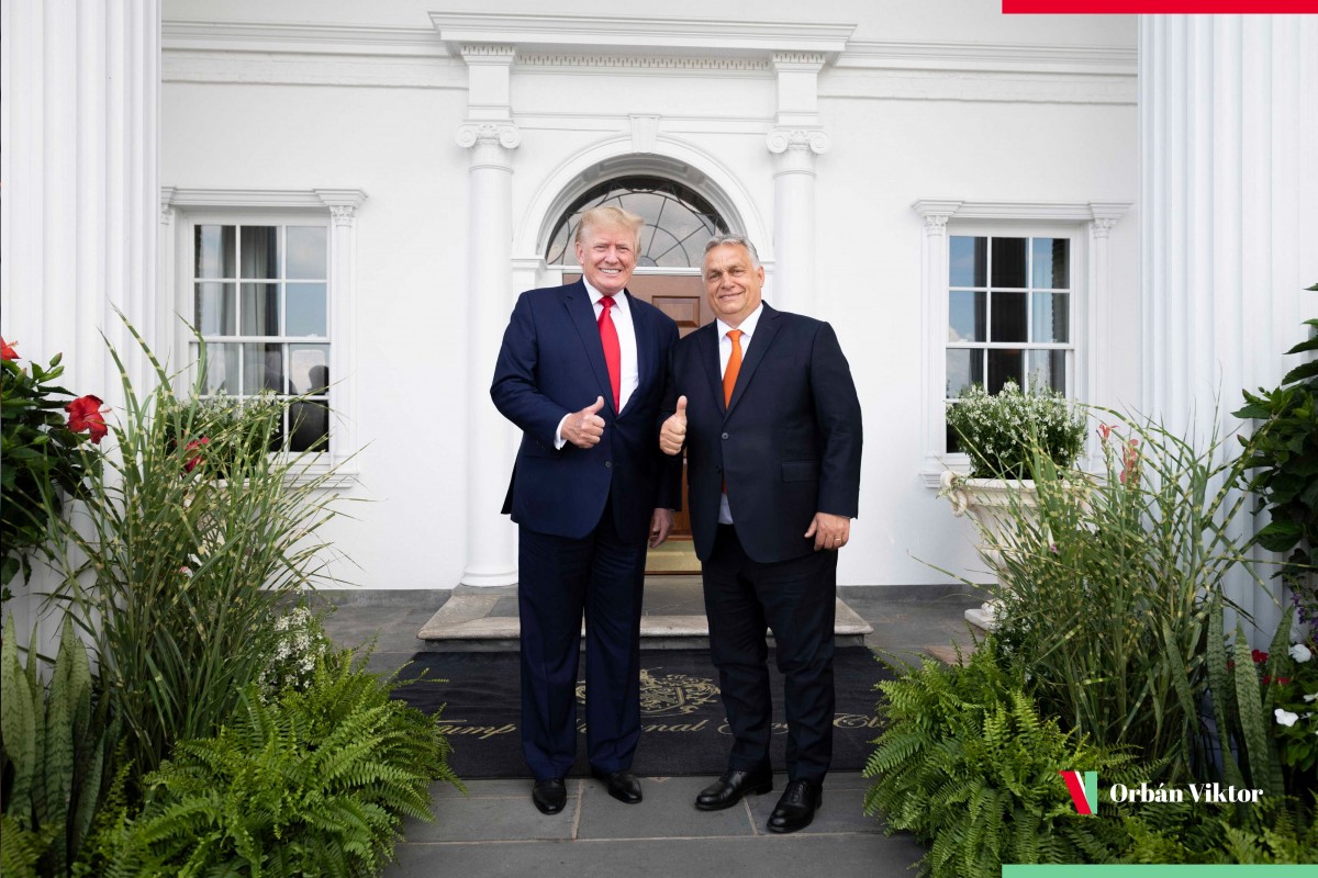 Tổng thống Mỹ Donald Trump và Thủ tướng Hungary Viktor Orban tại Ai Cập ngày 13/10. Ảnh: X/@PM_ViktorOrban