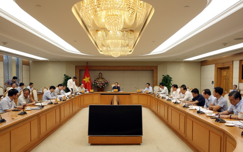 Phó Thủ tướng Trần Hồng Hà chủ trì cuộc họp nghe báo cáo về ban hành quy chuẩn, tiêu chuẩn và các nội dung liên quan đến dự án đường sắt tốc độ cao trên trục Bắc - Nam - Ảnh: VGP