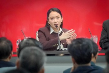 Bà Paetongtarn Shinawatra từ chức Chủ tịch đảng Pheu Thai