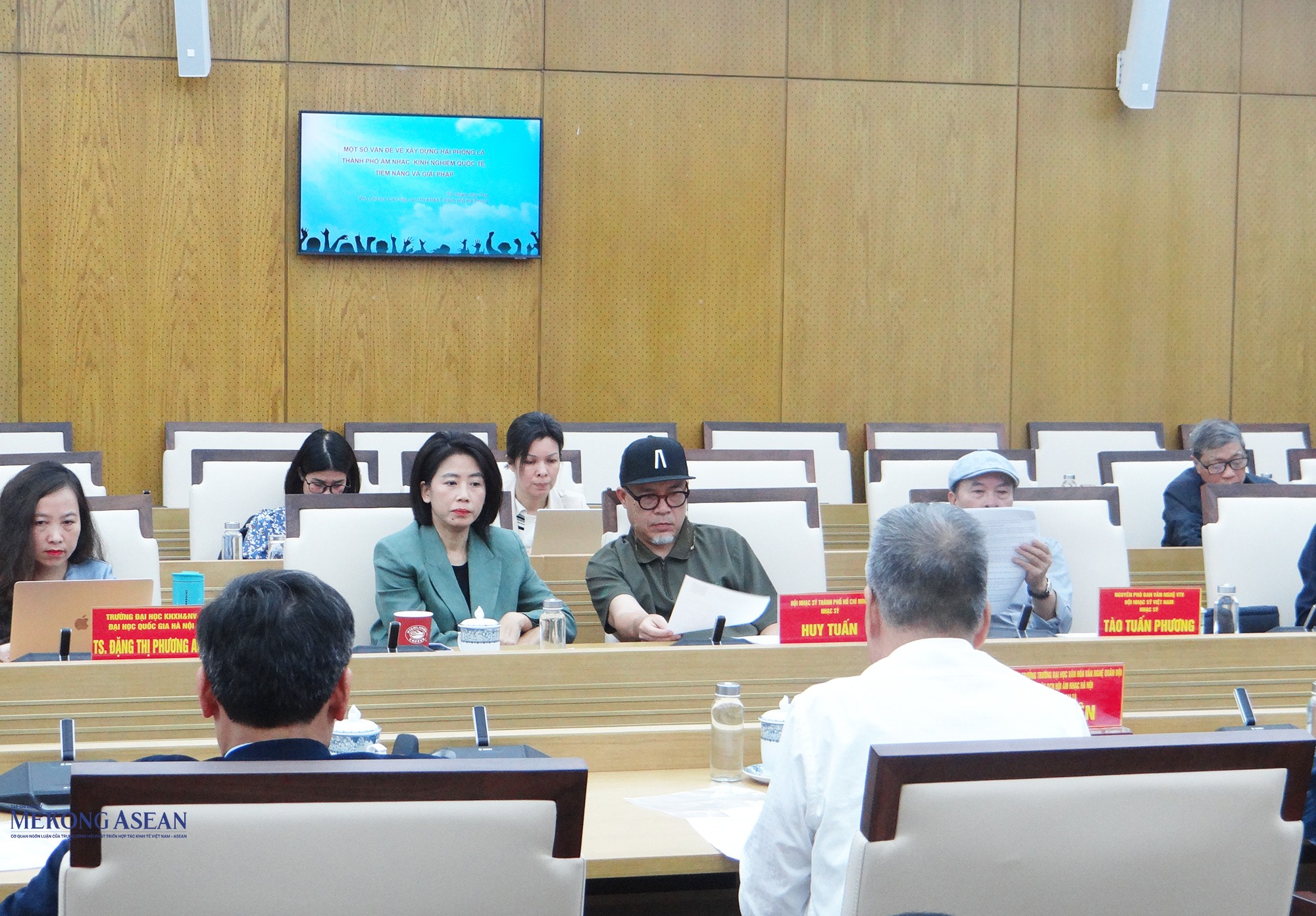 Các đại biểu, nghệ sĩ tham gia hội thảo. Ảnh: Phùng Nguyện/Mekong ASEAN. 