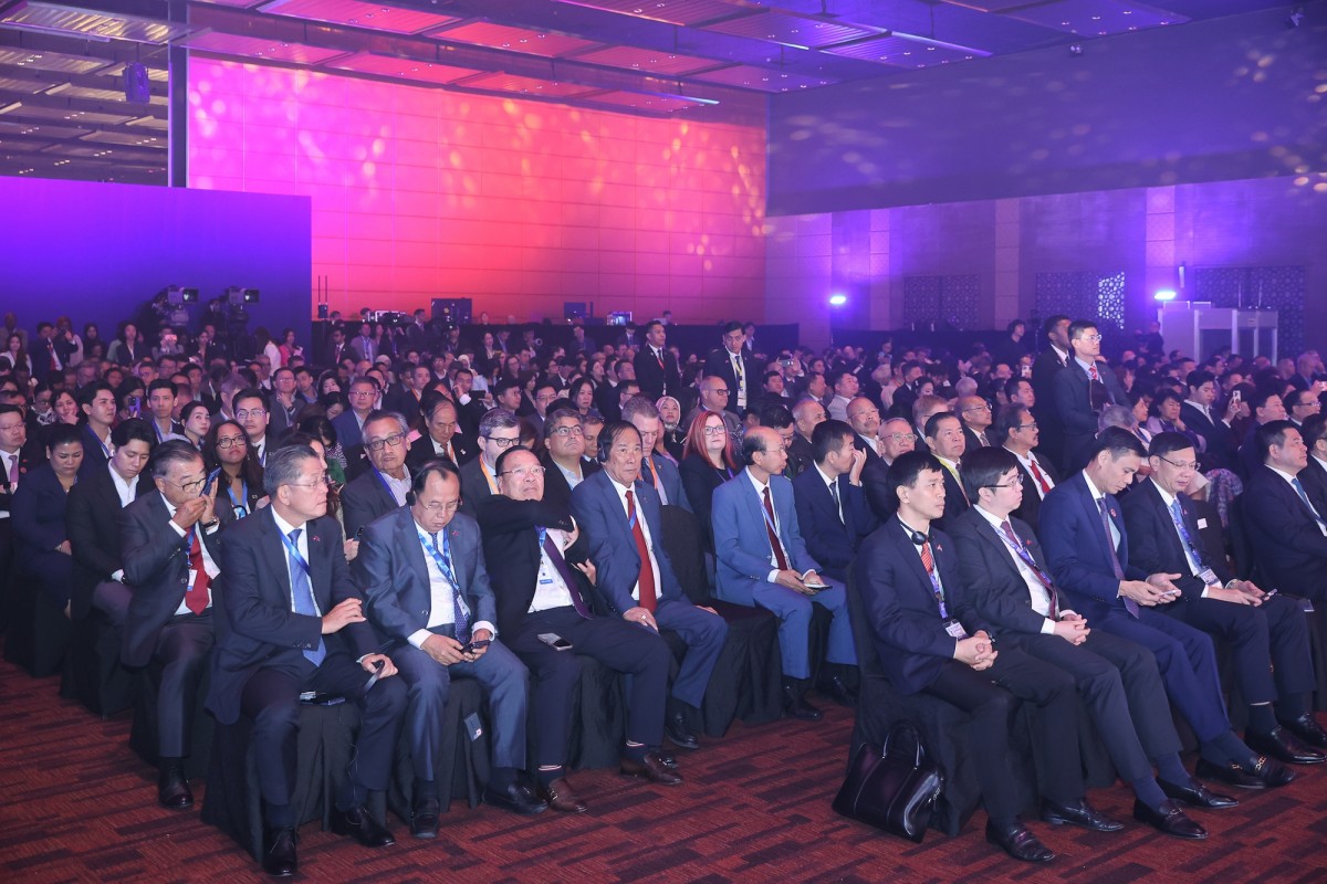 Thủ tướng: 'ASEAN là một gia đình, mỗi quốc gia mạnh lên là cả khối mạnh lên'