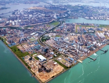 Sembcorp tăng tốc lưu trữ và khai thác tiềm năng mặt trời trên đảo Jurong