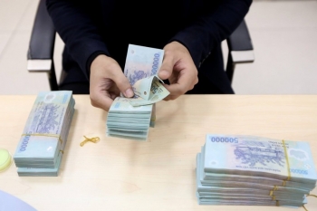 Sacombank tăng lãi suất huy động, nhóm ngân hàng nhập cuộc điều chỉnh