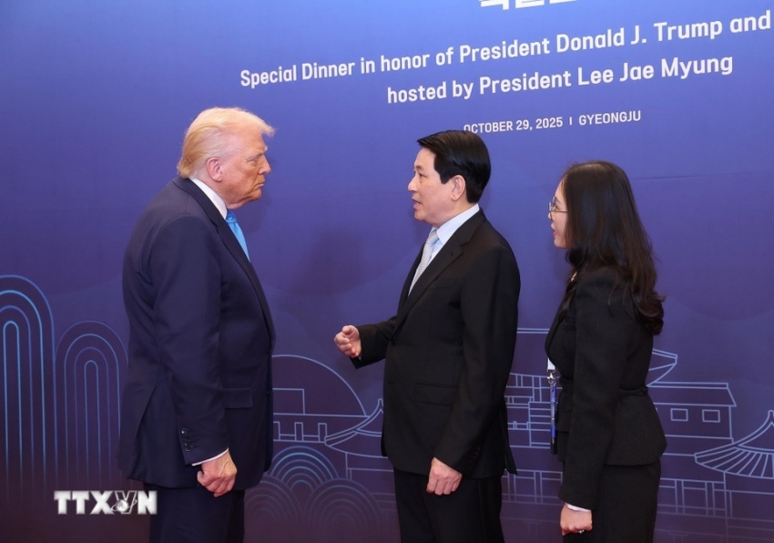 Chủ tịch nước gặp Tổng thống Mỹ Donald Trump nhân dịp APEC 2025
