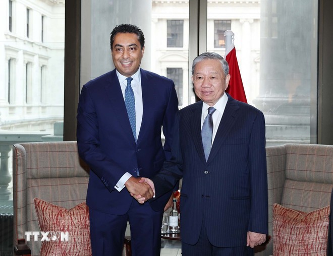 Tổng Bí thư Tô Lâm tiếp ông Saif Malik, Tổng giám đốc kiêm Giám đốc Khối Khách hàng Doanh nghiệp và Đầu tư, Ngân hàng Standard Charter tại Vương quốc Anh. Ảnh: TTXVN.