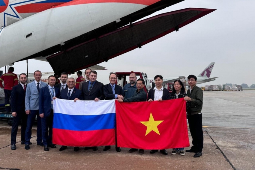 Chuyên cơ Nga chở 30 tấn hàng cứu trợ cho người dân Huế