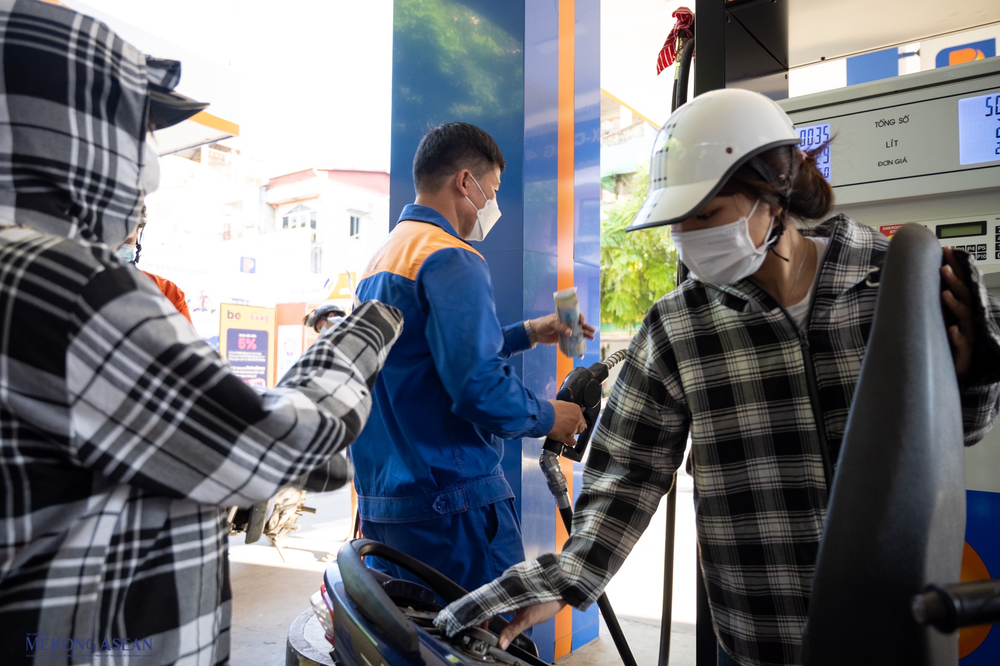 Giá xăng dầu bán lẻ được điều chỉnh