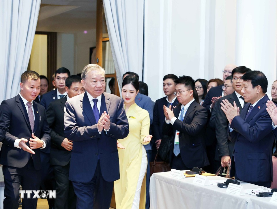 Tạo sức bật mới cho hợp tác Việt Nam - Anh trong kỷ nguyên công nghệ