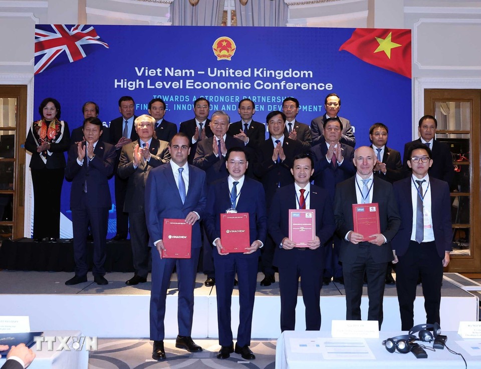 Tạo sức bật mới cho hợp tác Việt Nam - Anh trong kỷ nguyên công nghệ
